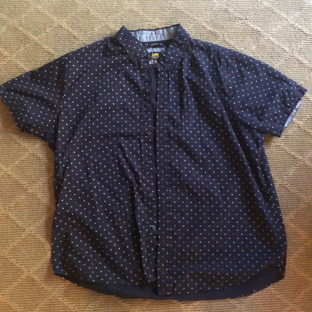 XXL short sleeve button down shirt.